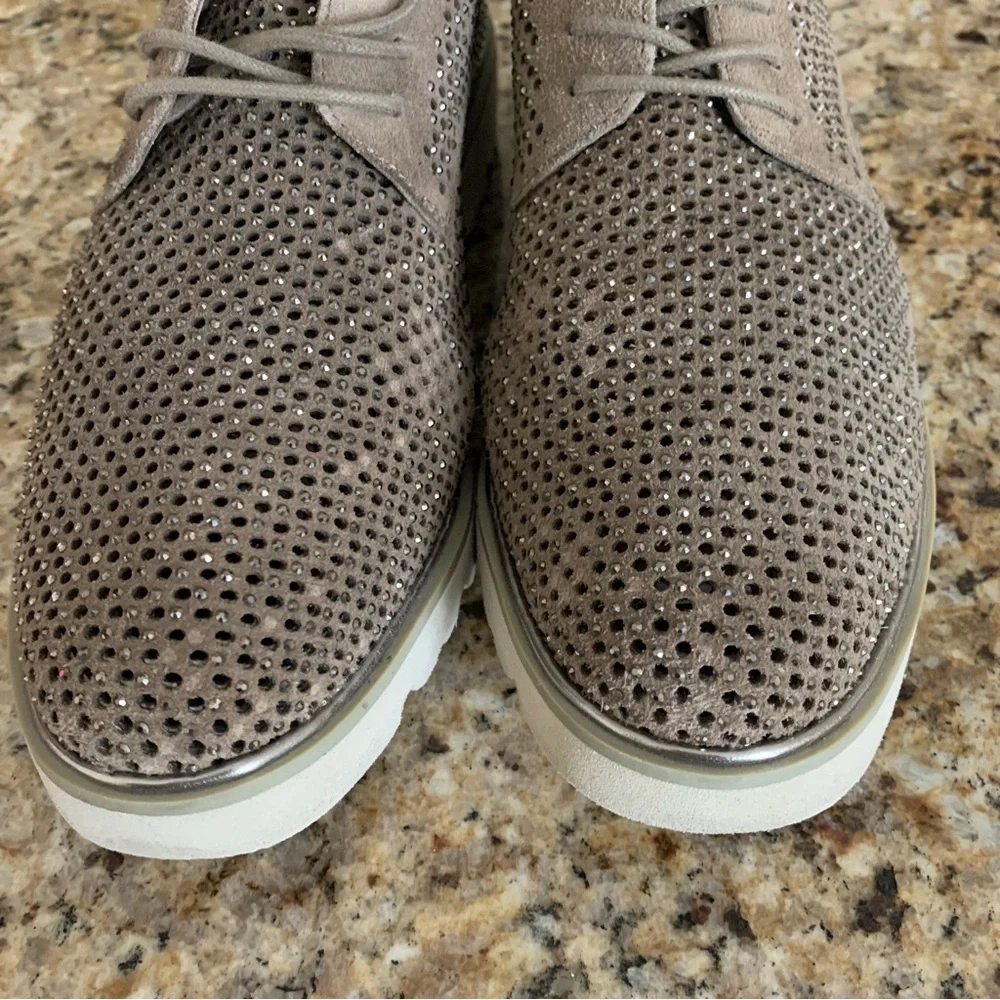 DONALD J PLINER Conni Perforated Oxfords Size 8 Rhinestone Taupe Gray